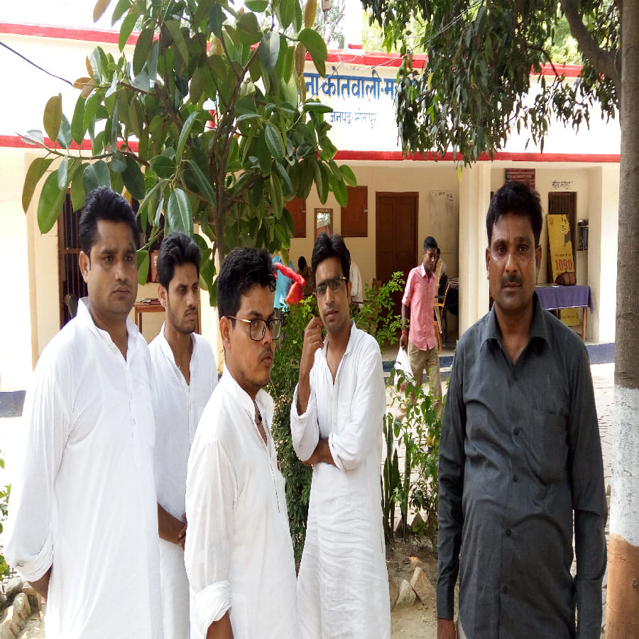 bride and groom looted on national highway sitapur