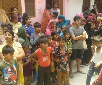 A woman commits suicide after killing her daughter.