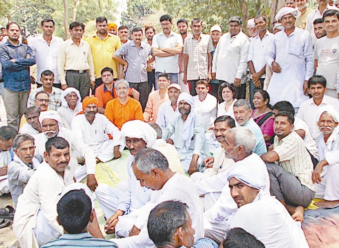 mla on dharna for power