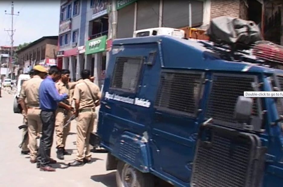 militants open fire on police party at anantnag