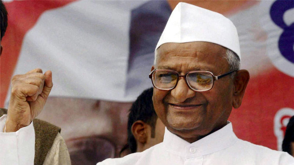 a man arrested to threaten Anna Hazare 