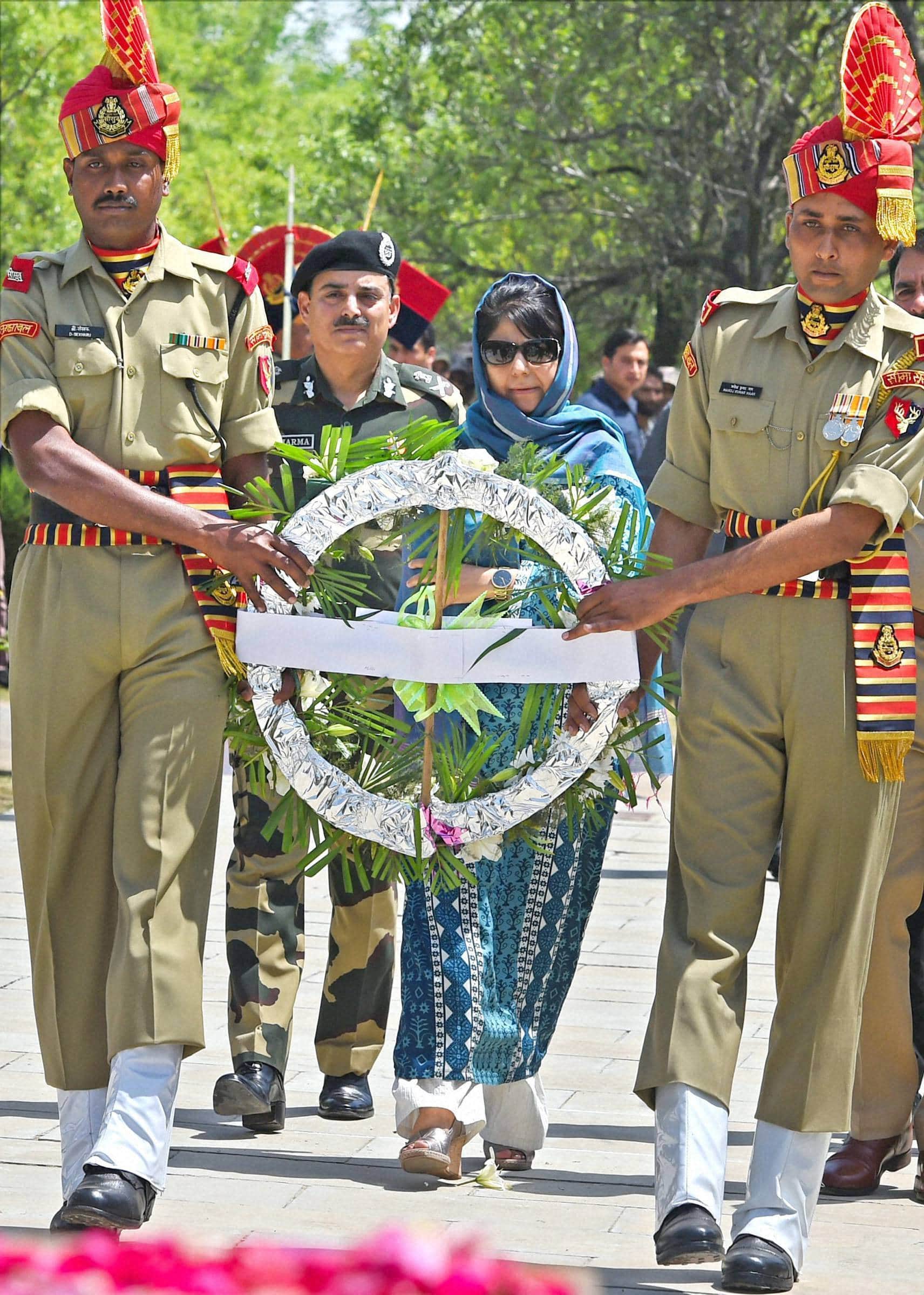 Sarkari Naukri: BSF Recruitment vacancies for 63 Constable know how to apply sarkari jobs