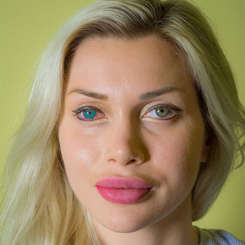 this model have cartoon green eyes