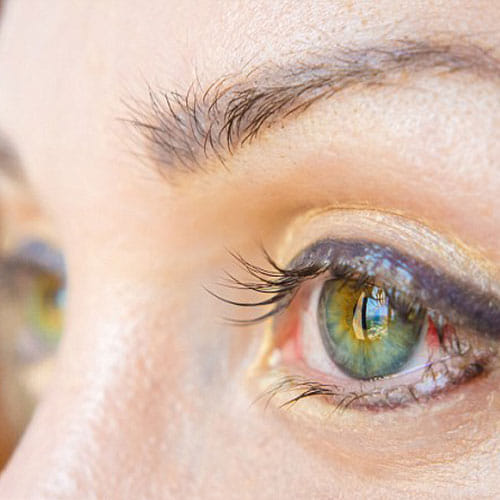 this model have cartoon green eyes