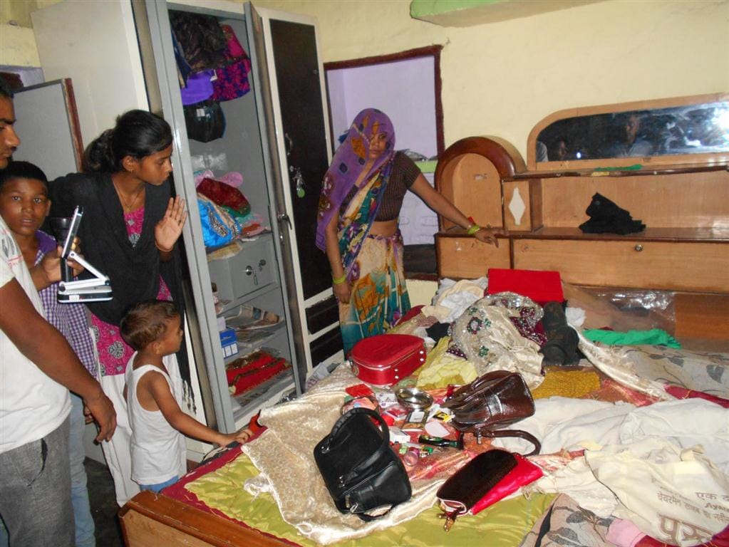 Three houses in the theft of millions of Pisawa