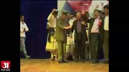 himachal CM virbhadra dancing on folk tunes 