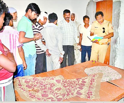 Villegers attack on Police team in Raebareli.