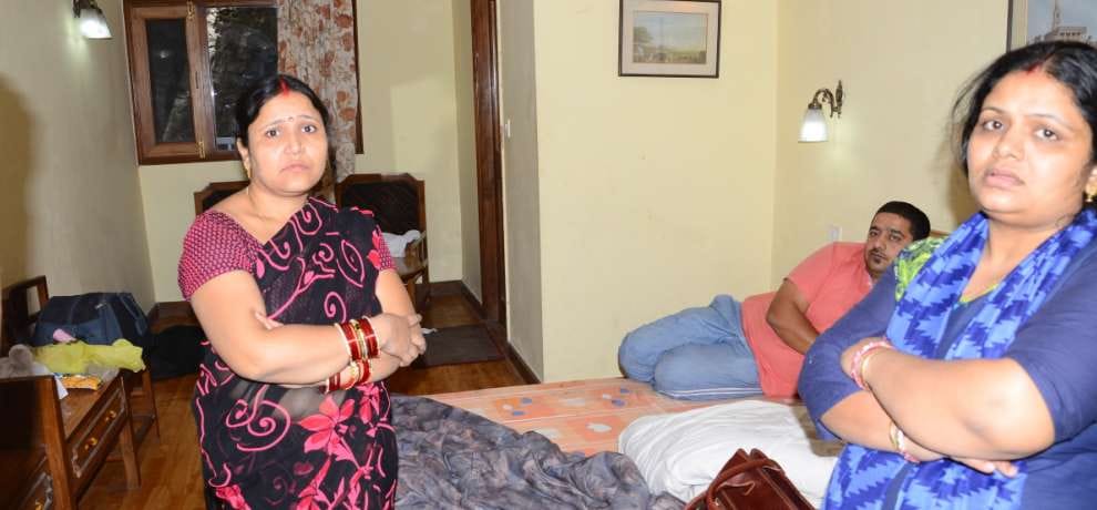 burglar sneaks through window in hotel room at shimla jewellery and one lakh rupee cash stolen