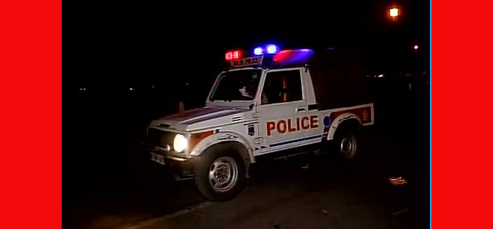 four family member beaten by battery car owner and mob on india gate