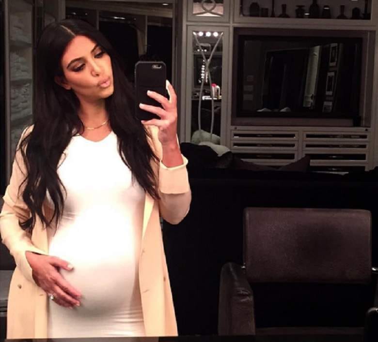 Kim kardashian flaunts her body again