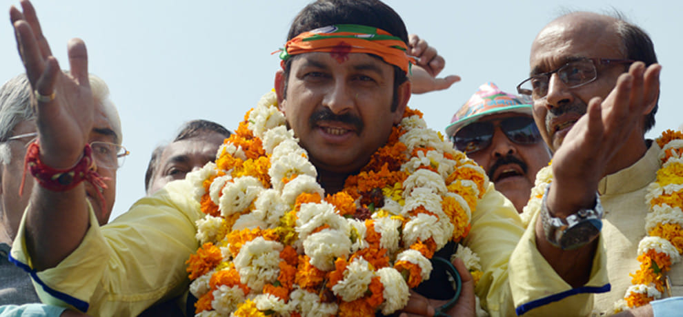 bhojpuri singer took 7 lakh to perform in delhi