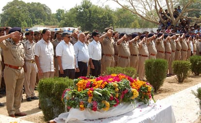 sp mukul dwivedi last rituals