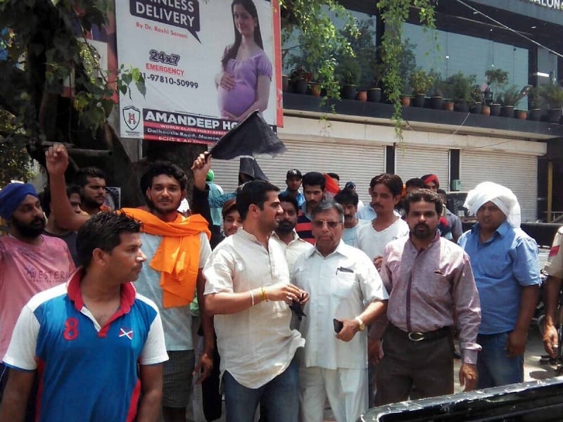 congress worker arrest, pathankot protest,  protest against home minister, amritsar
