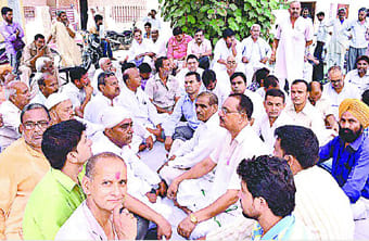 Congressmen demonstrated