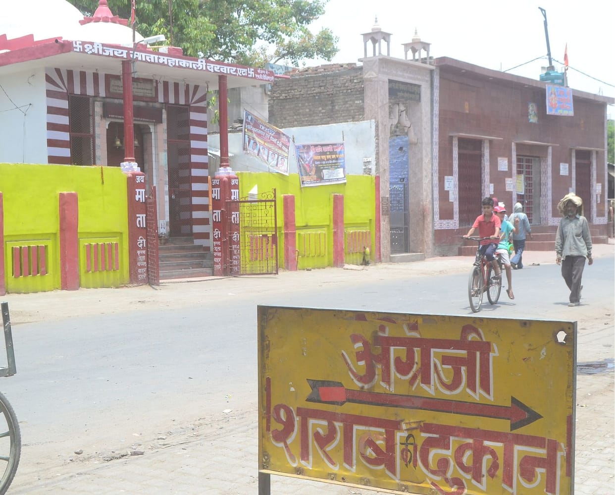 People locked on liquor contracts