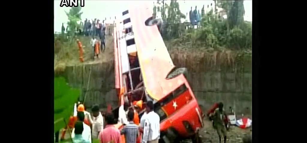  Mumbai-Pune expressway, road accident, 17 people dead