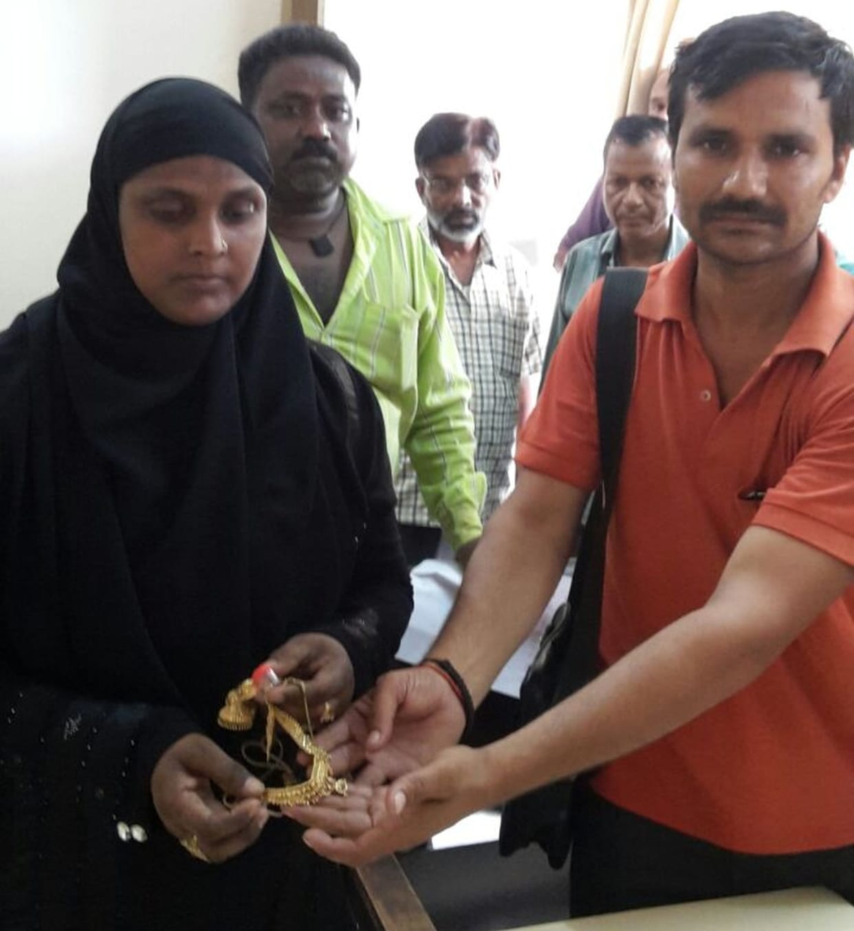 50 thousand jewelry's bag returned