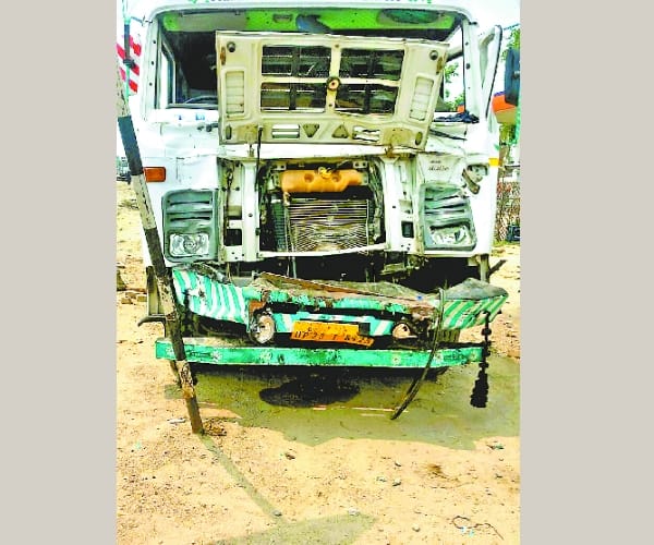 Two died in a accident in sitapur.
