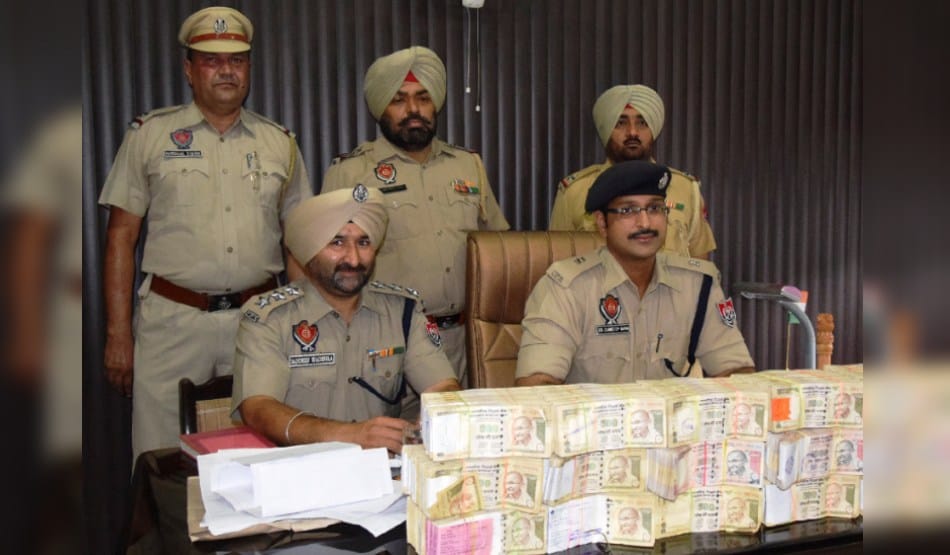 2 man arrested with 1 crore rupees, Suspect about hawala money