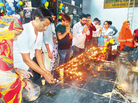 Shani is pleased to lighting the lamp oil