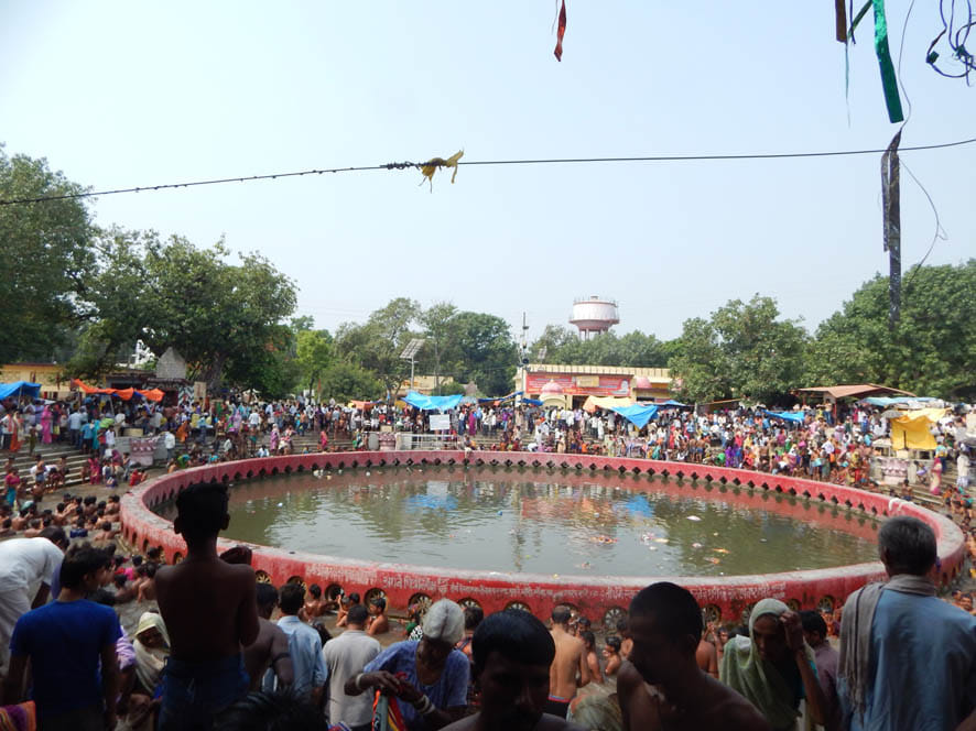 Devotees in namis