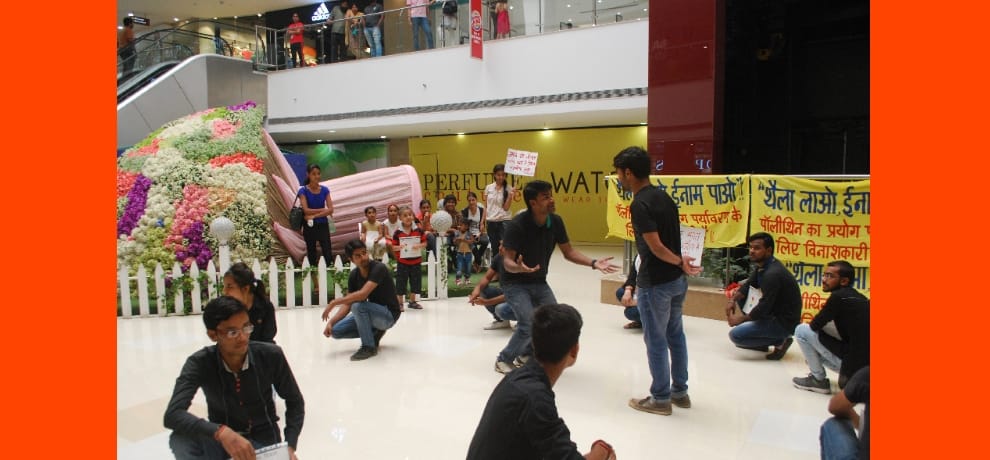 The message of environmental protection given by the street theater