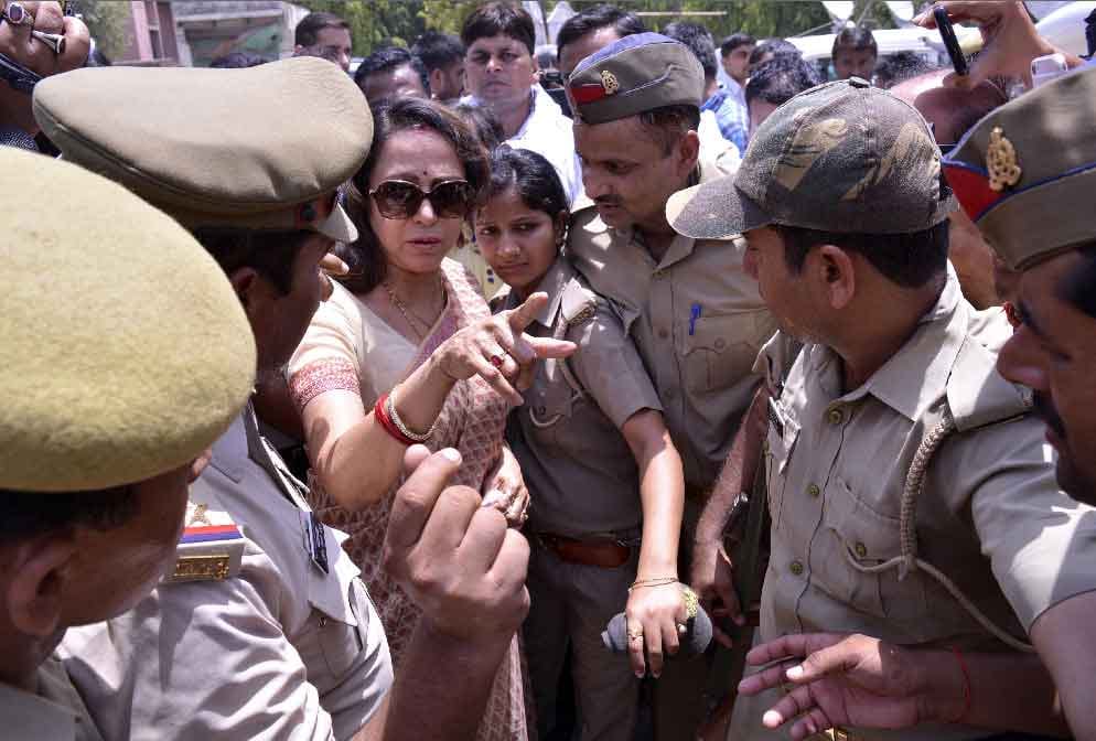 Protest of bharatiya janata party in mathura and lucknow in context of jawahar bagh issue,