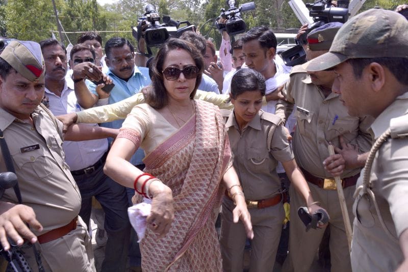 police prevented hemamalini to going in jabahar bag