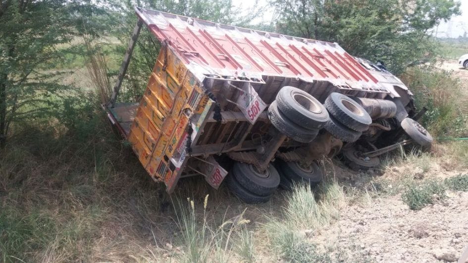 The death of the three young men to be vulnerable to truck