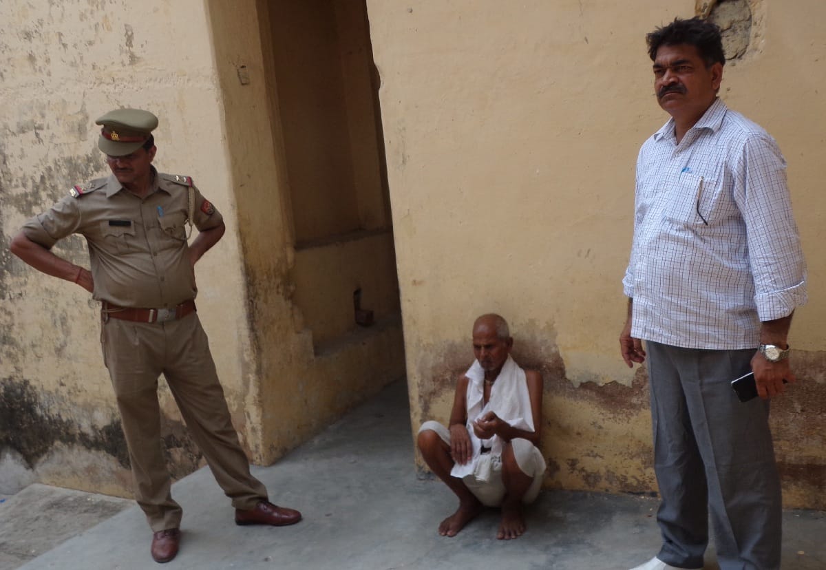 police  inQury in pujari;s home  
