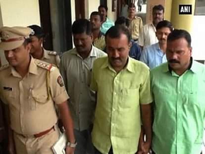 Man threatening Anna Hazare arrested