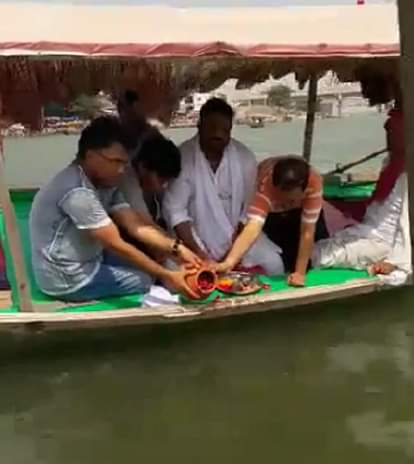 Martyr SPmukul dwivedi ashes flows in river Ganga