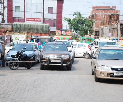 Strike on petrol pump in Lucknow.