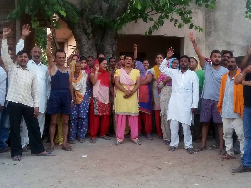 protest, pathankot protest, protest for water, protest to close tubewell, pathankot, amritsar