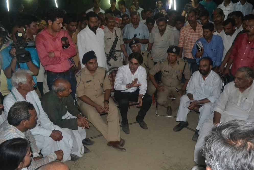 funeral of sho santosh kumar in jaunpur uttar pradesh who died in jawahar bagh mathura firing
