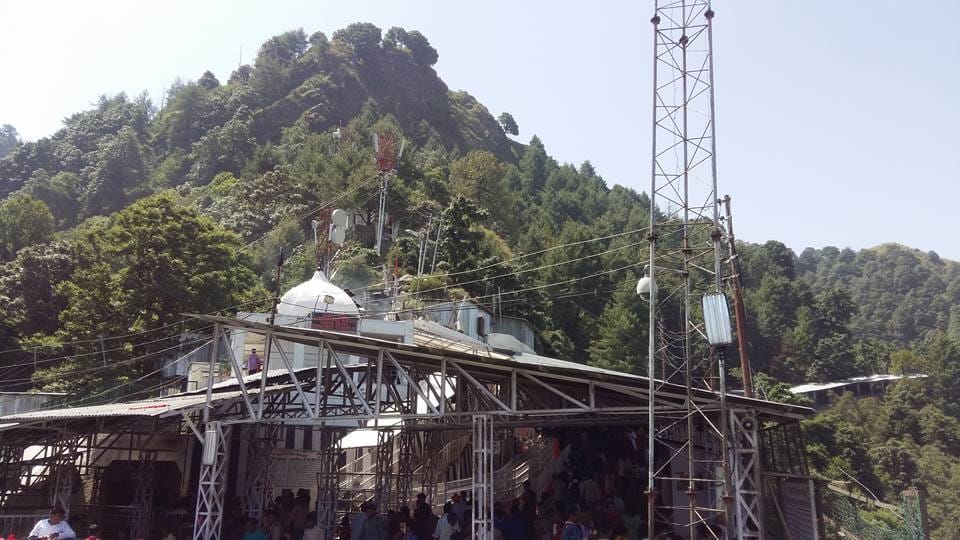 rain and the season's first snowfall at vaishnodevi bhawan