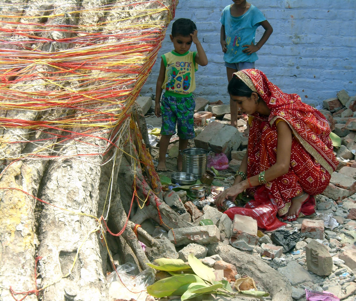 vat kee pooja kar pati kee deerghaayu maangee