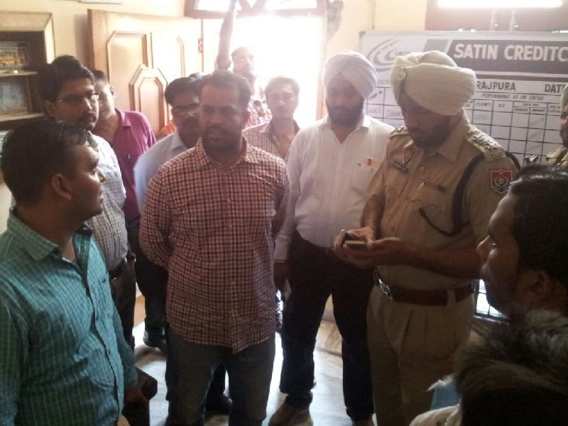 Office, robbers, pistol, two lakh rupees, looted, Rajpura, Patiala