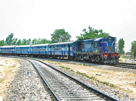 Freight locomotive failure, turning off crossing