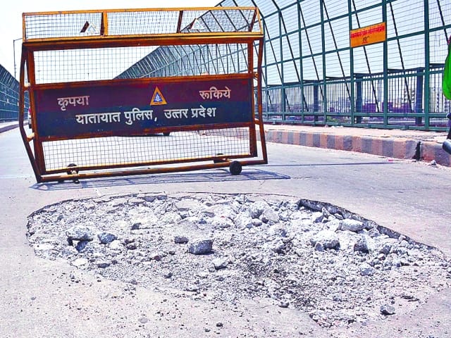 greater part of the Ambedkar  bridge sunk, bridge will be closed for 10 days