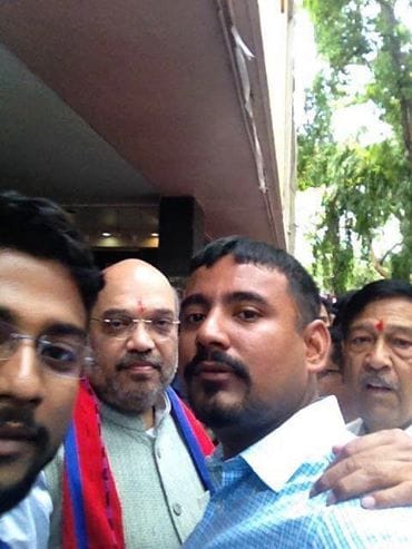Kanhaiya's attacker manas deka post selfie with amit shah