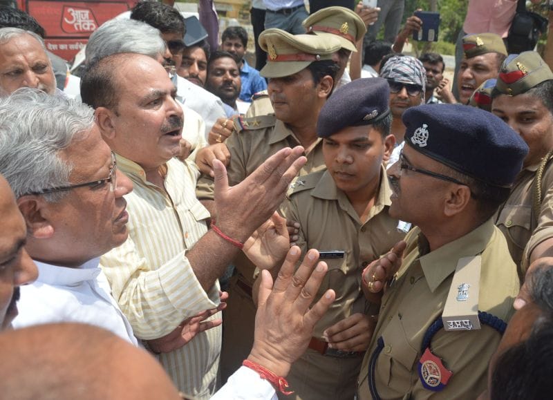 police stoped bjp leaders to going jawahar bag