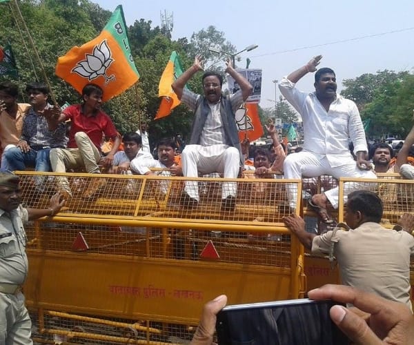 bjp protest against mathurakand in lucknow
