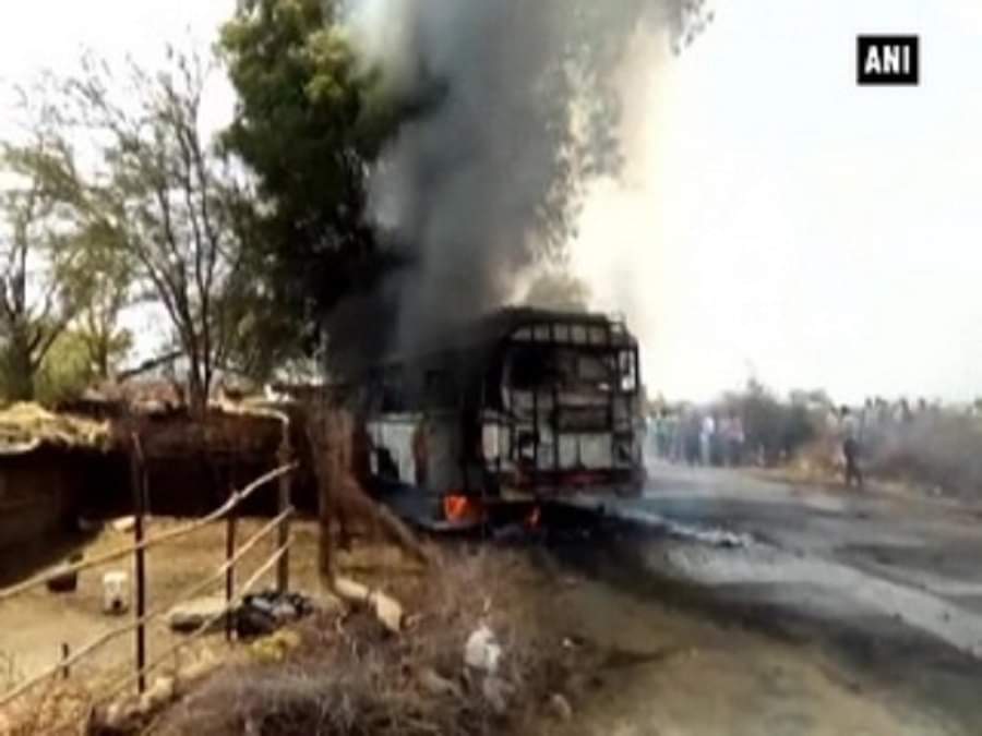 बस में आग