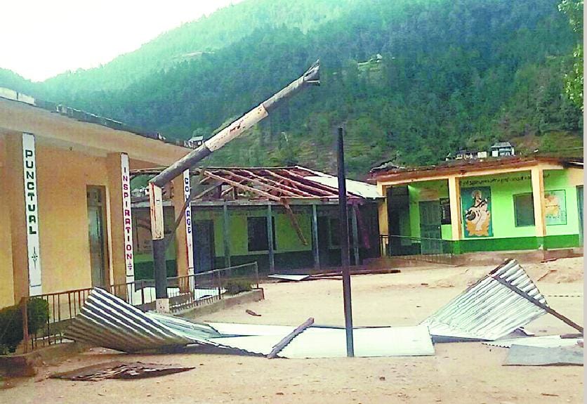 high wind destroy school building