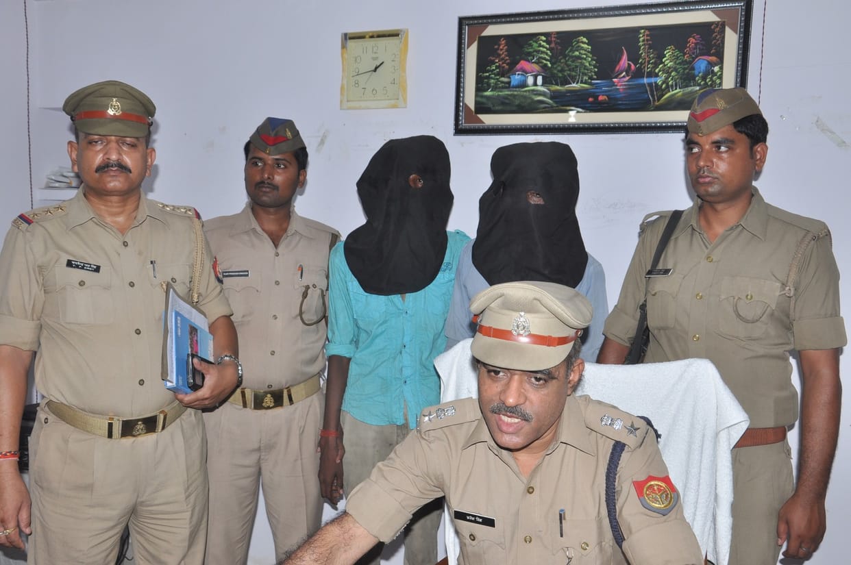 gang of motihaari has looted the truck loaded with vegetable oils