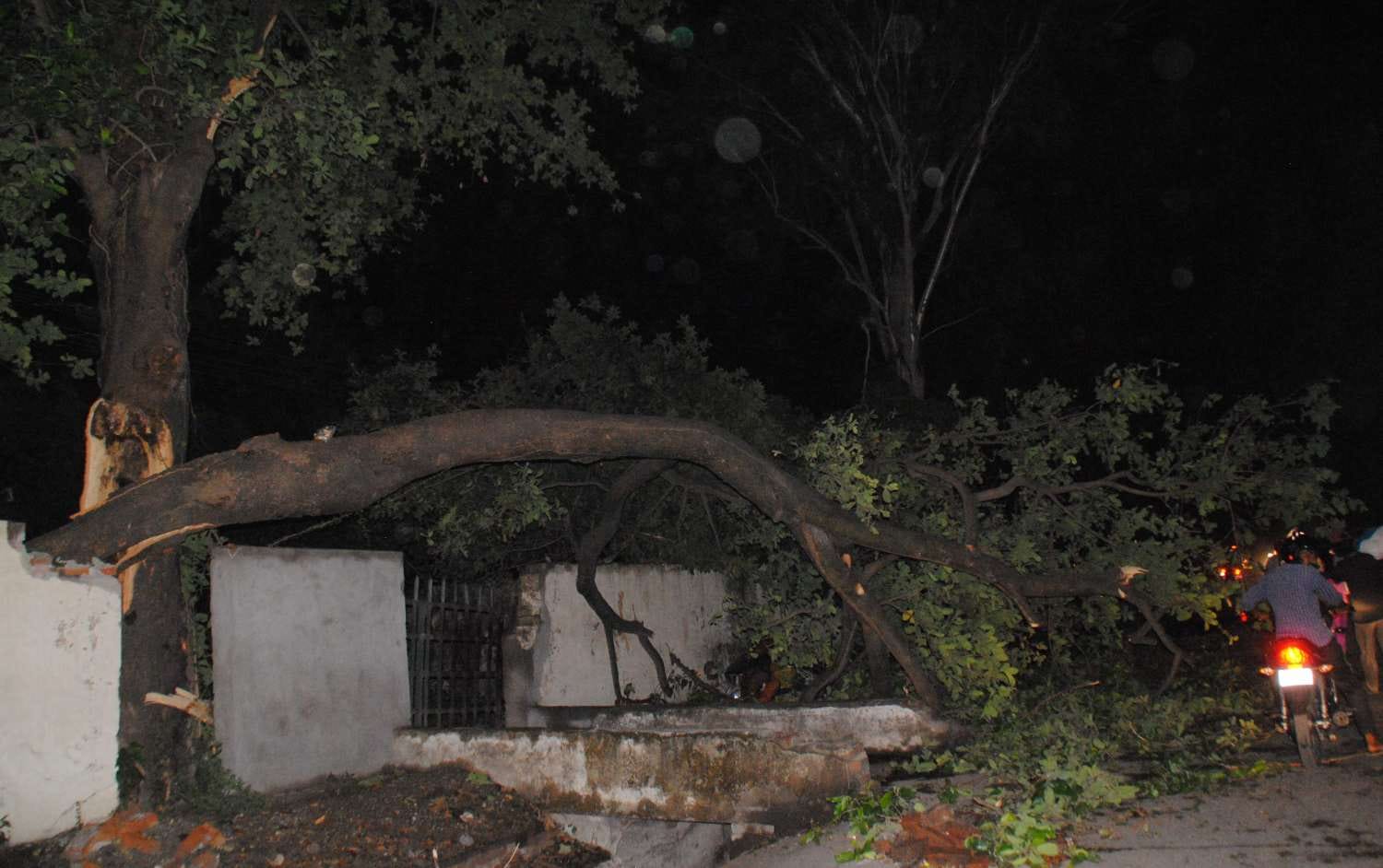 photos of thunderstorm in dehradun