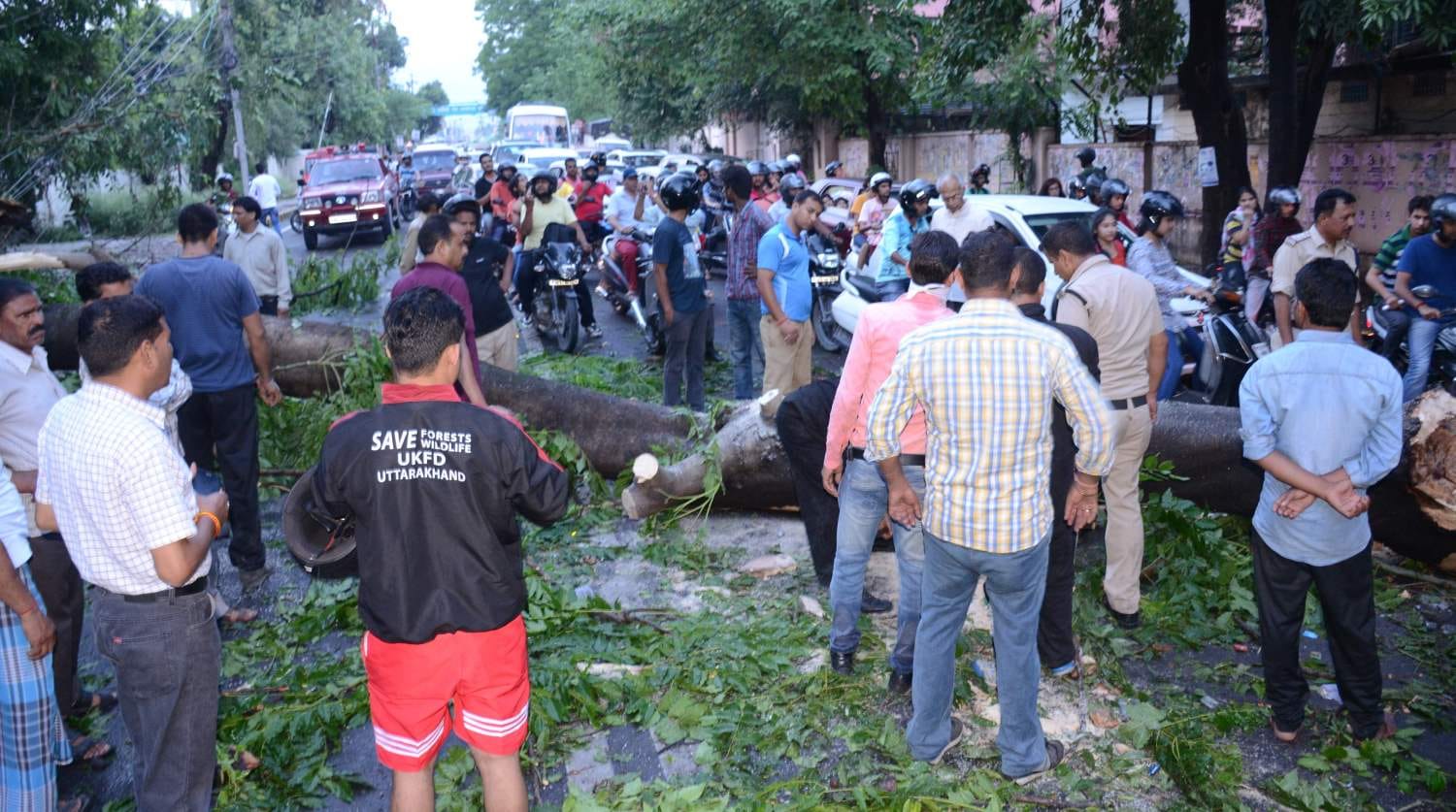 photos of thunderstorm in dehradun