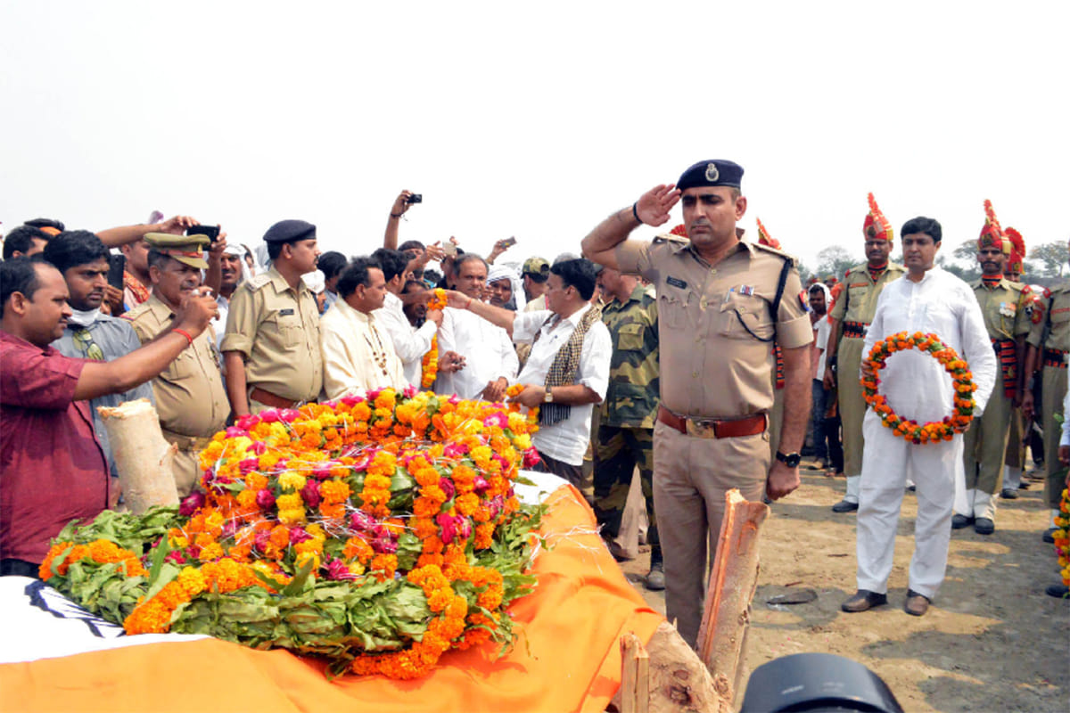 tribute given to girish kumar shukla