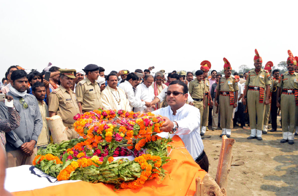 tribute given to girish kumar shukla